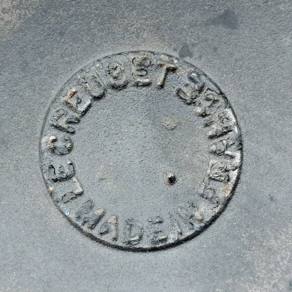 Le Creuset Fondue Iron Pot with Lid - Picture 9 of 10